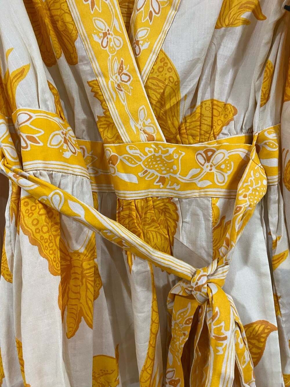 Banana Republic Linen Balloon Sleeve Wrap Top in Yellow Butterfly Print medium - Picture 3 of 10